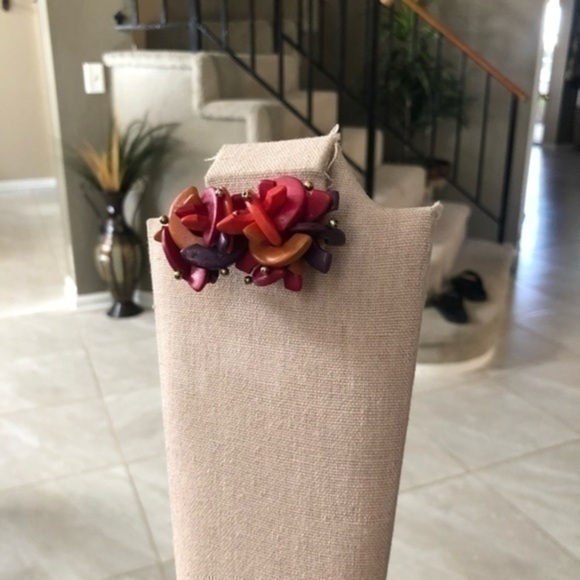 Vintage Clip On Earrings - Picture 1 of 4